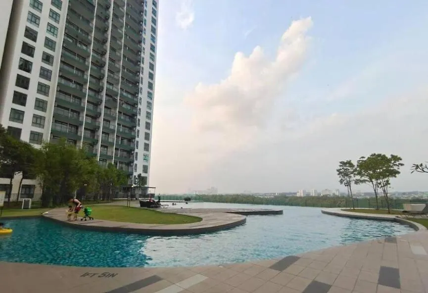 8Scape Pool View Family Suites Netflix By Stay Johor Bahru Apartment