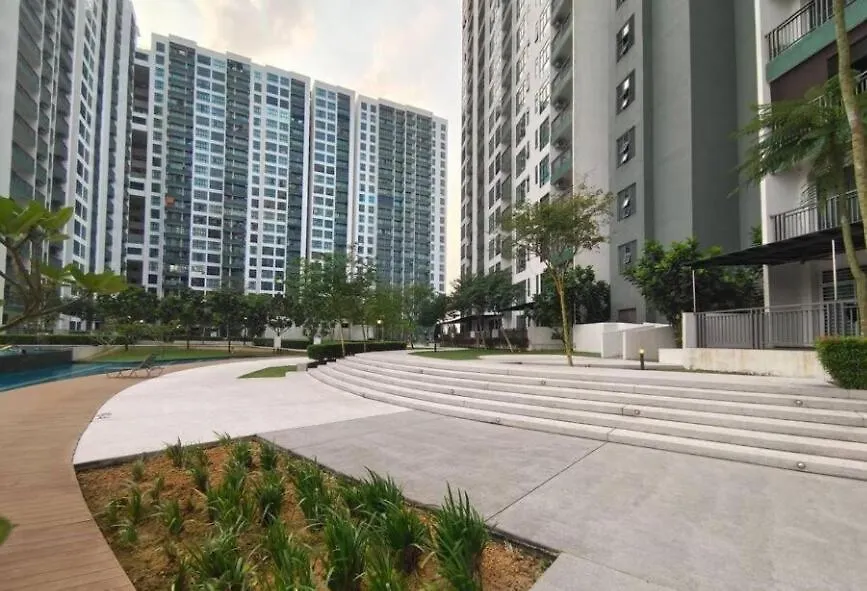 8Scape Pool View Family Suites Netflix By Stay Johor Bahru 0*,  Malaysia